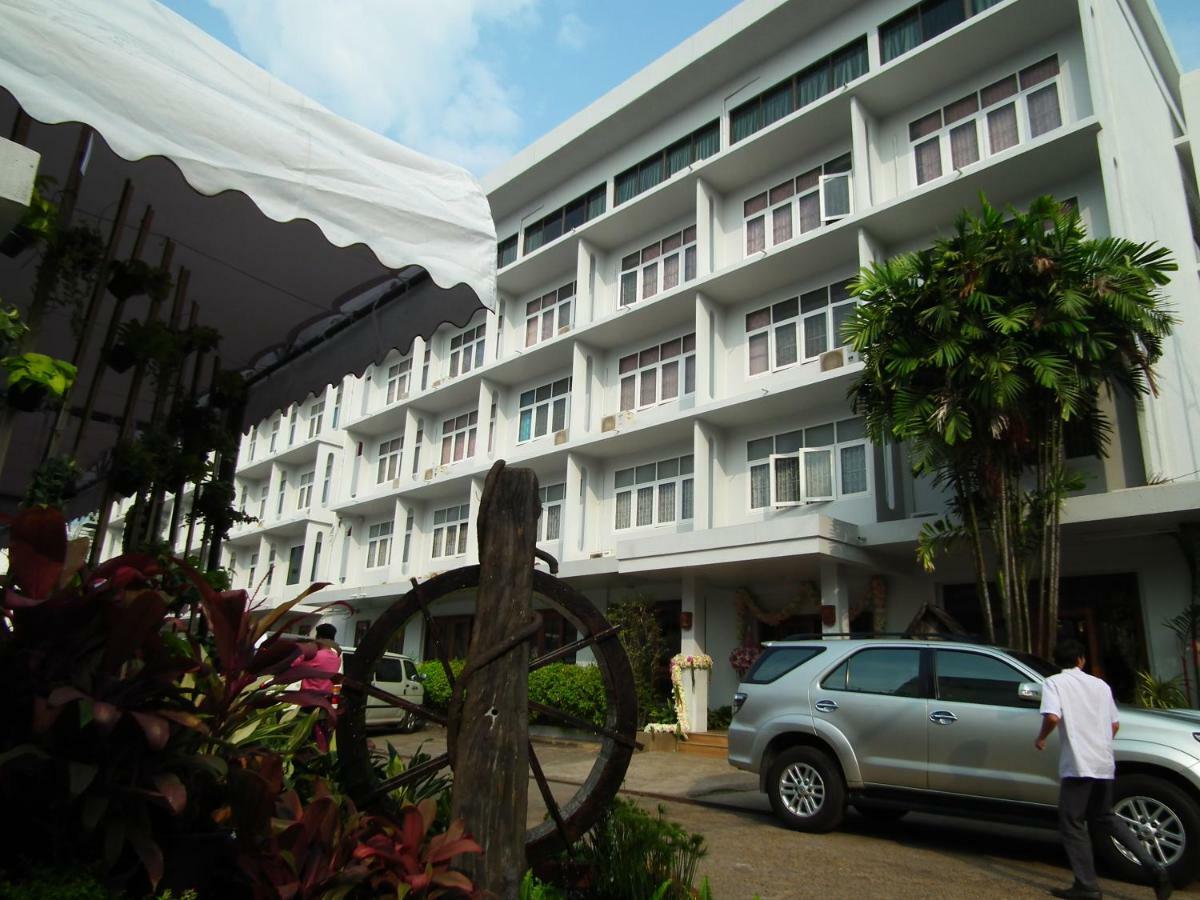 Dusit Hotel Sakon Nakhon Exterior foto